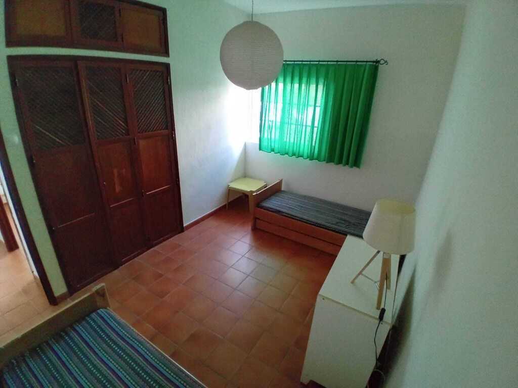 Bedroom with 4 double beds