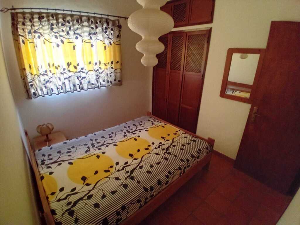 Room with double bed