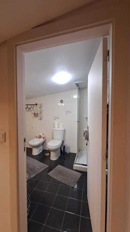 suite bathroom