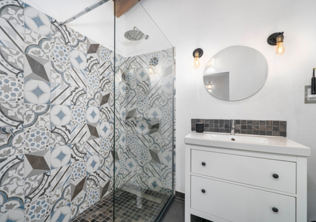 primary bedroom en suite bathroom