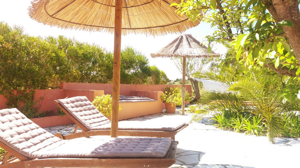 Liegen beim Pool/ Deck chairs at the pool