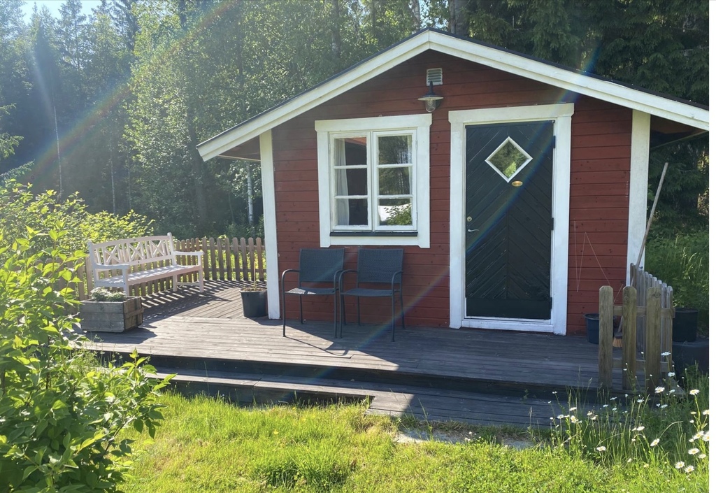 Front view of "Mom's House"/guest room