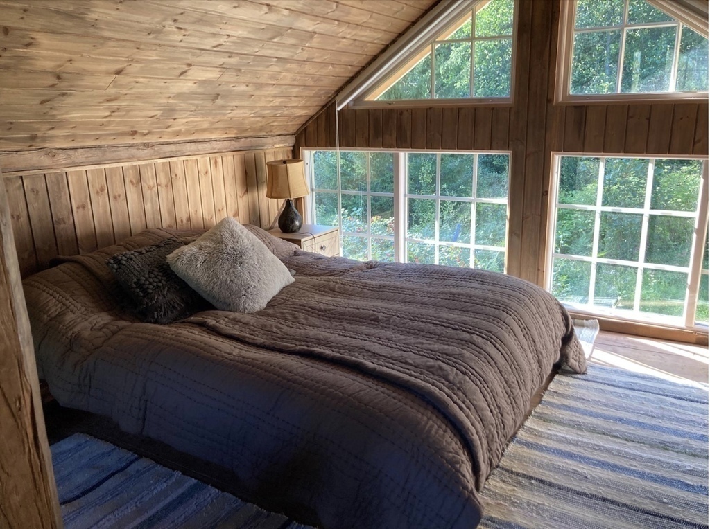 Honeymoon Suite Queen bed photo 2