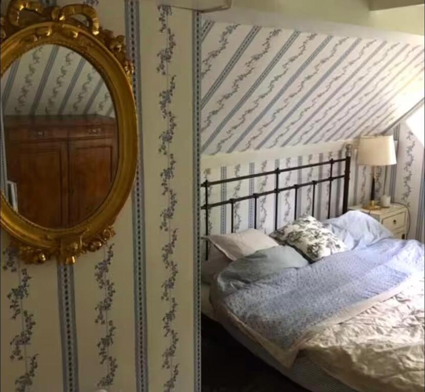 Main house upstairs Master bedroom (sleeps 2) photo 1