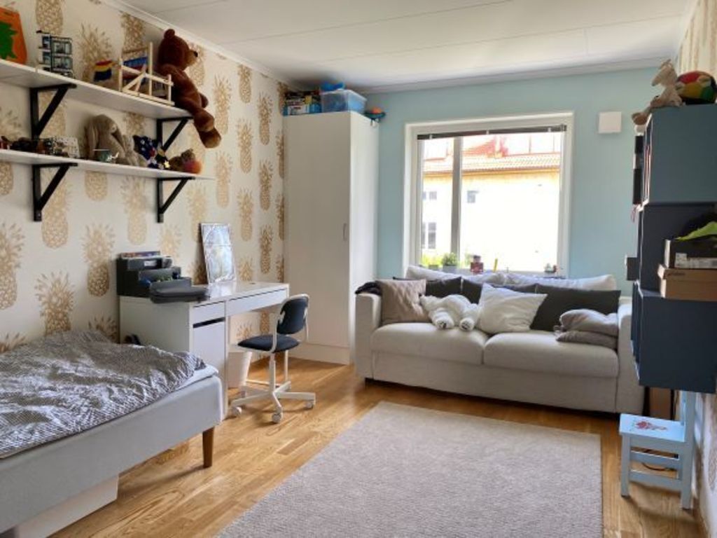 Edvin's room with lots of toy's and lego