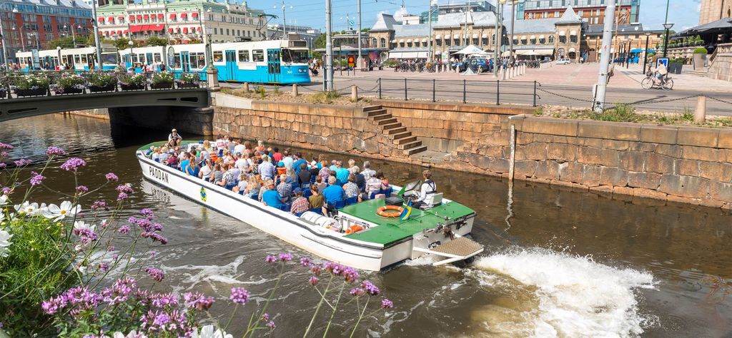 Sightseeing by boat in the city centre.