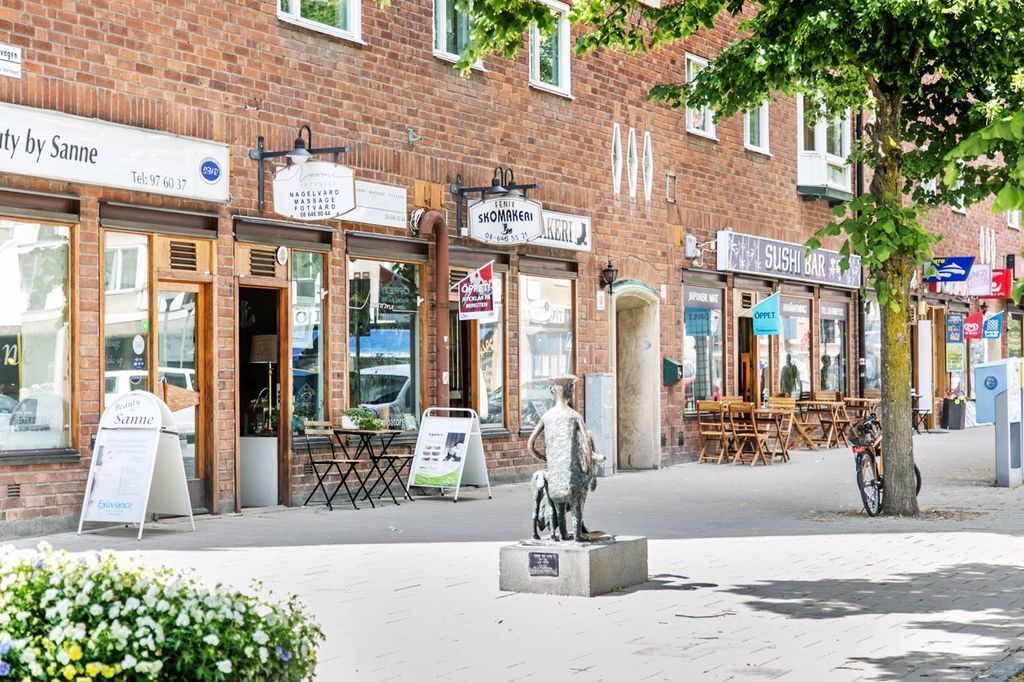 Commercial centre near by