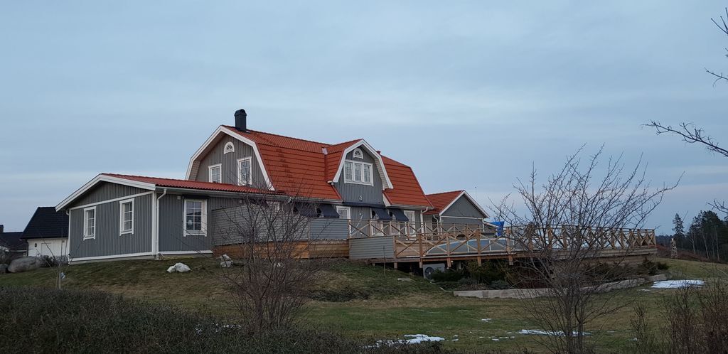 The house has a quite big garden, about 1900 sqm.