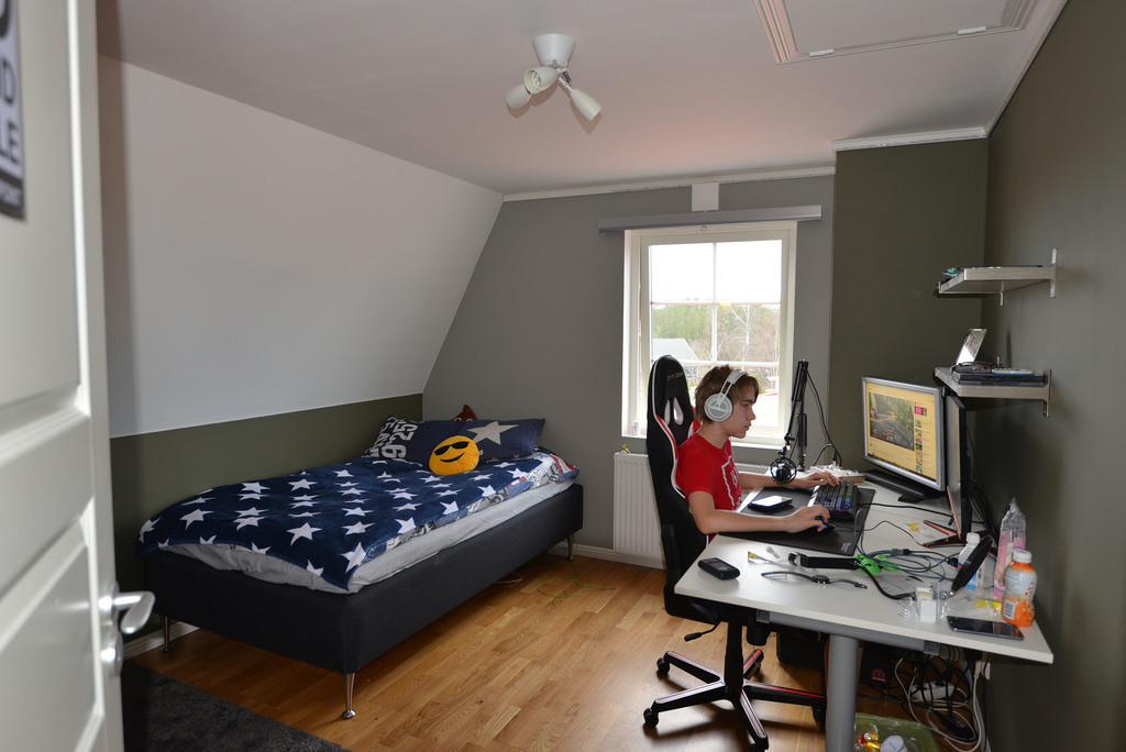 Henry plays computer games in his room.