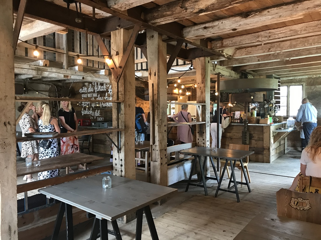 wonderful cafe´ nearby 