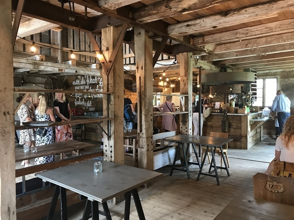 wonderful cafe´ nearby 