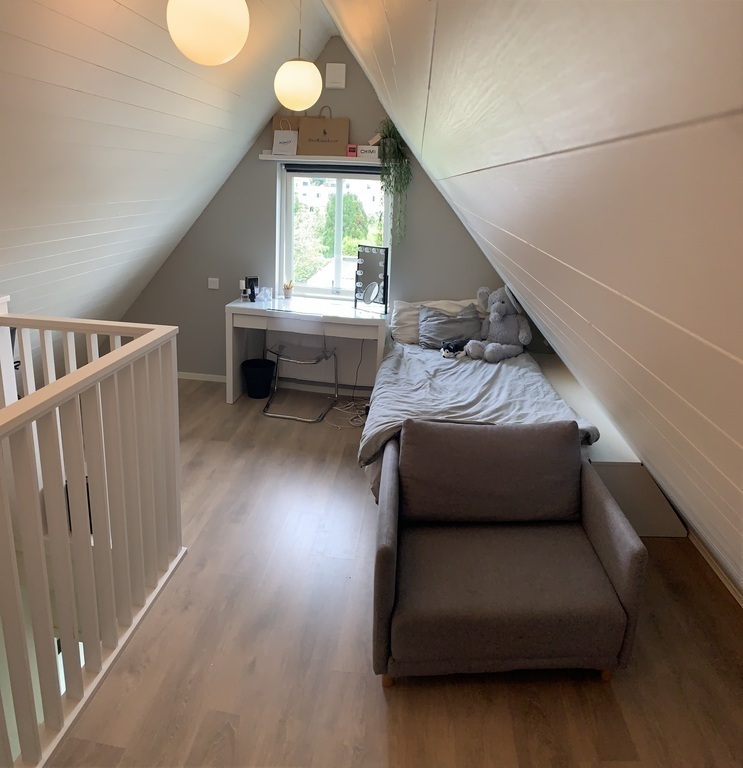 Daughters bedroom, 1 bed and 1 armchair bed. 