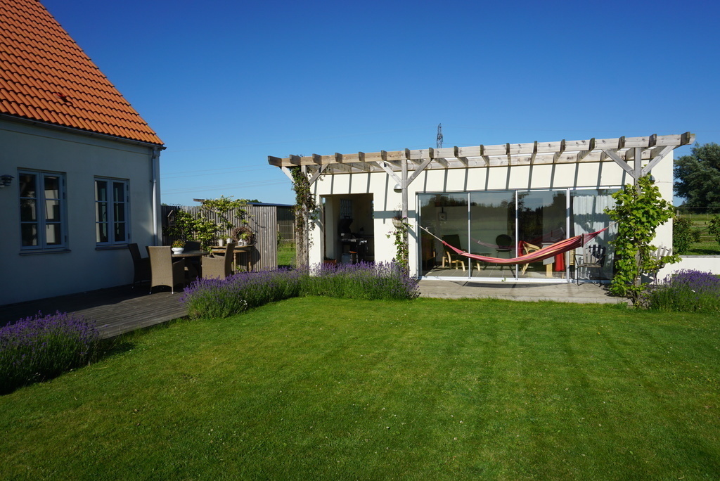 Nice garden and a lovely concervatory