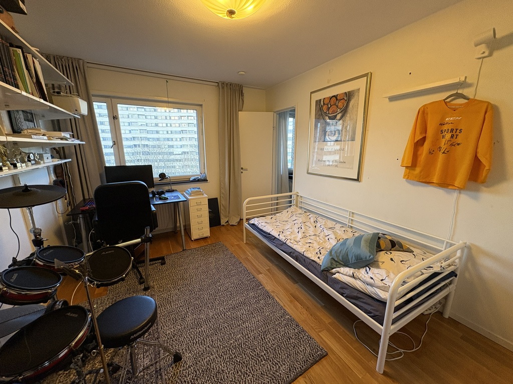 Sleeping room 2, bed 90x200