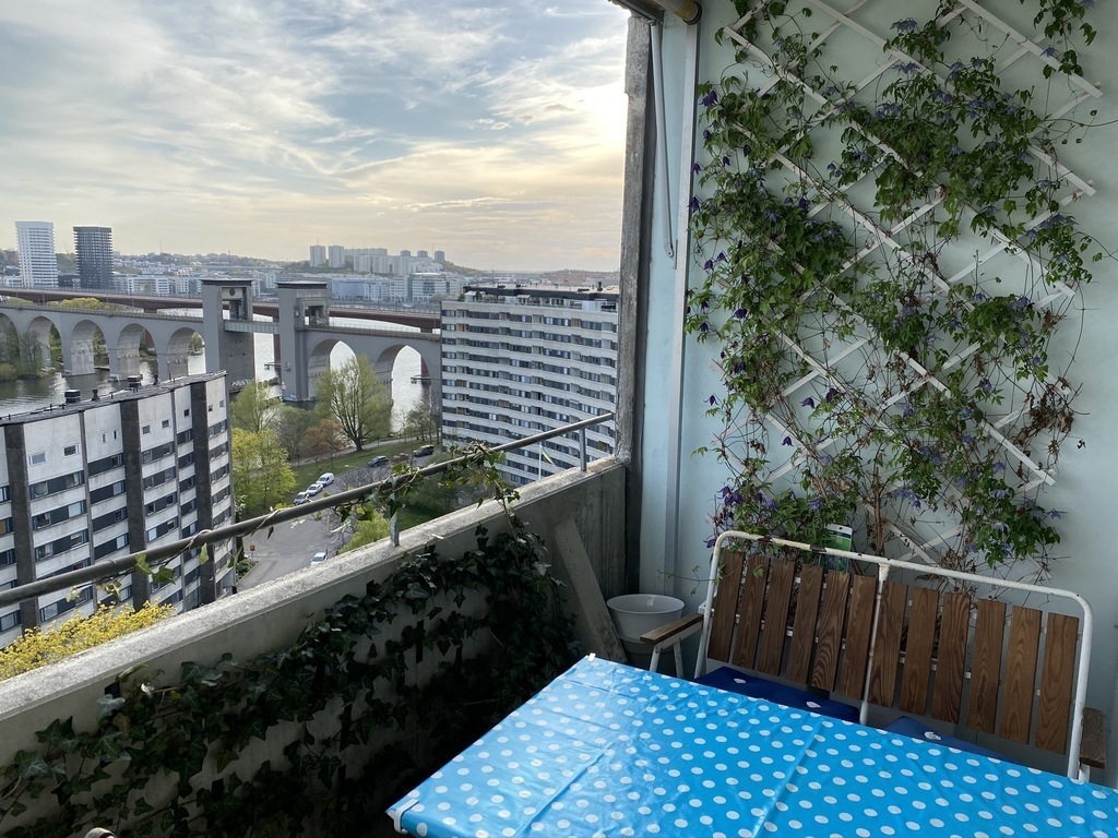 Balcony with 4 seats