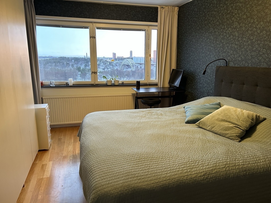 Sleeping room 1, with bed 180 cm