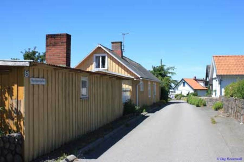 The cosy old part of Träslövsläge with narrow streets and wooden houses. 