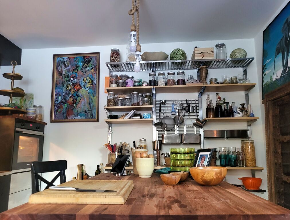 Kitchen island facing wall