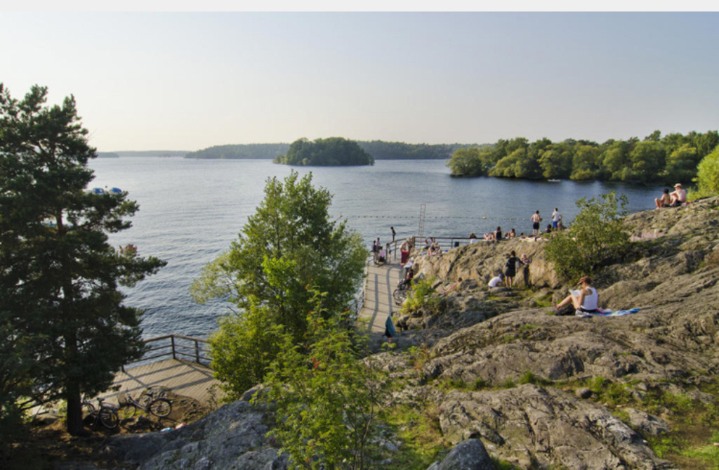 Örnbergets, the eaglemountain, with sunshine until late at night. A ten minute walk from home.