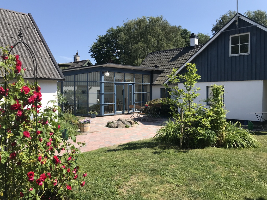 Old and new. Two older buildings are connected by a newer diningroom.