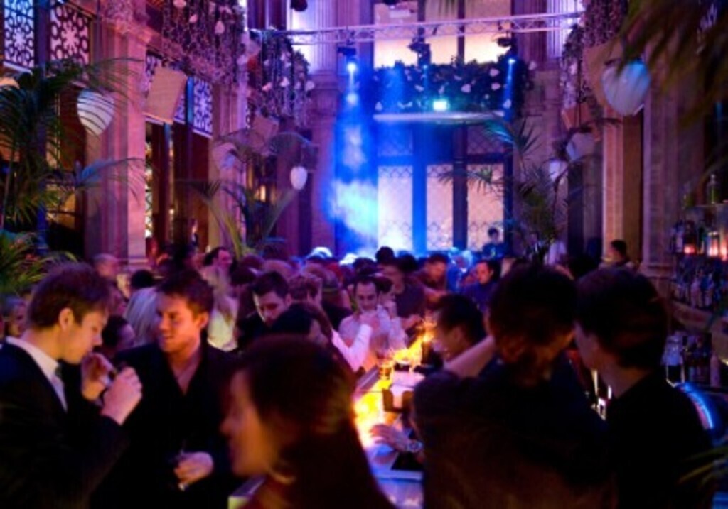 We live only 10 minutes' walk from the city's most fashionable nightlife...