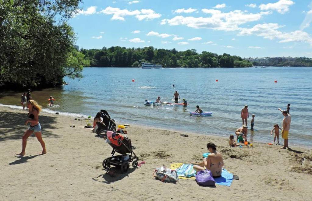 Smedsuddsbadet City Beach (20 min. by bus/ walk)