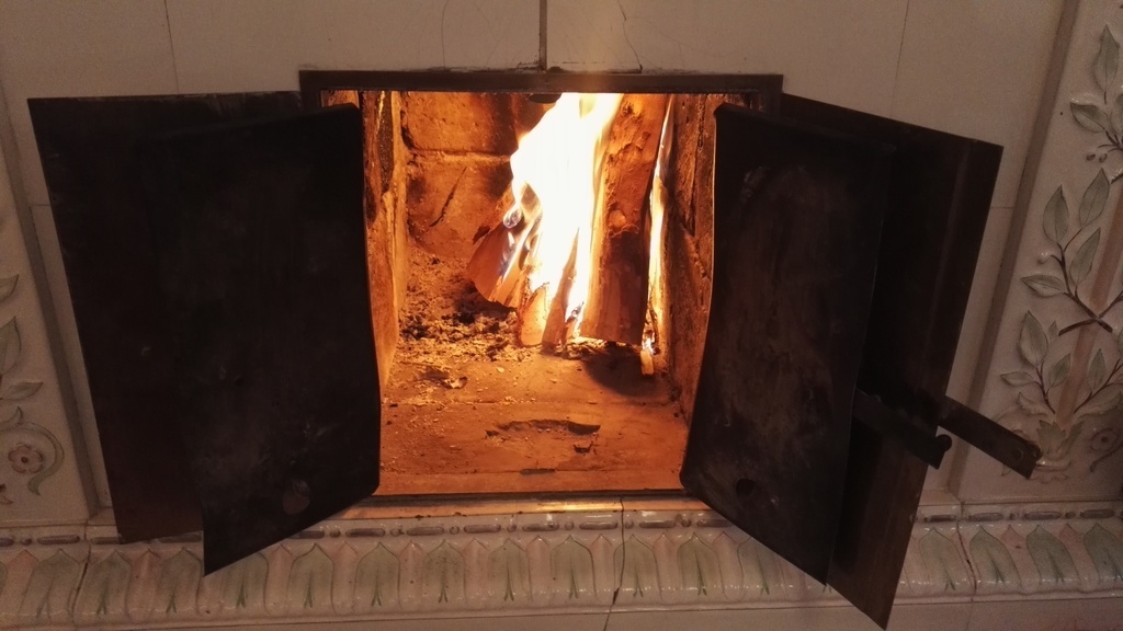 Tiled stove in the kitchen