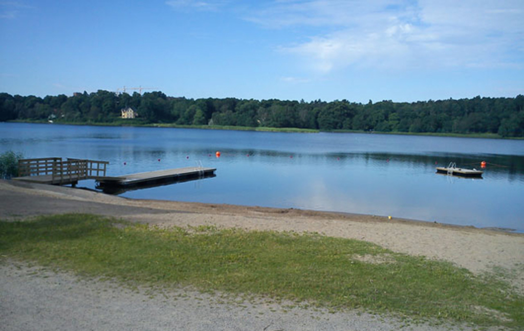 Brunnsviken City Beach (20 min. walk)