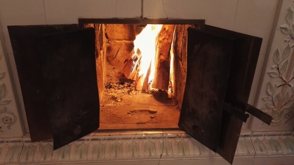 Tiled stove in the kitchen