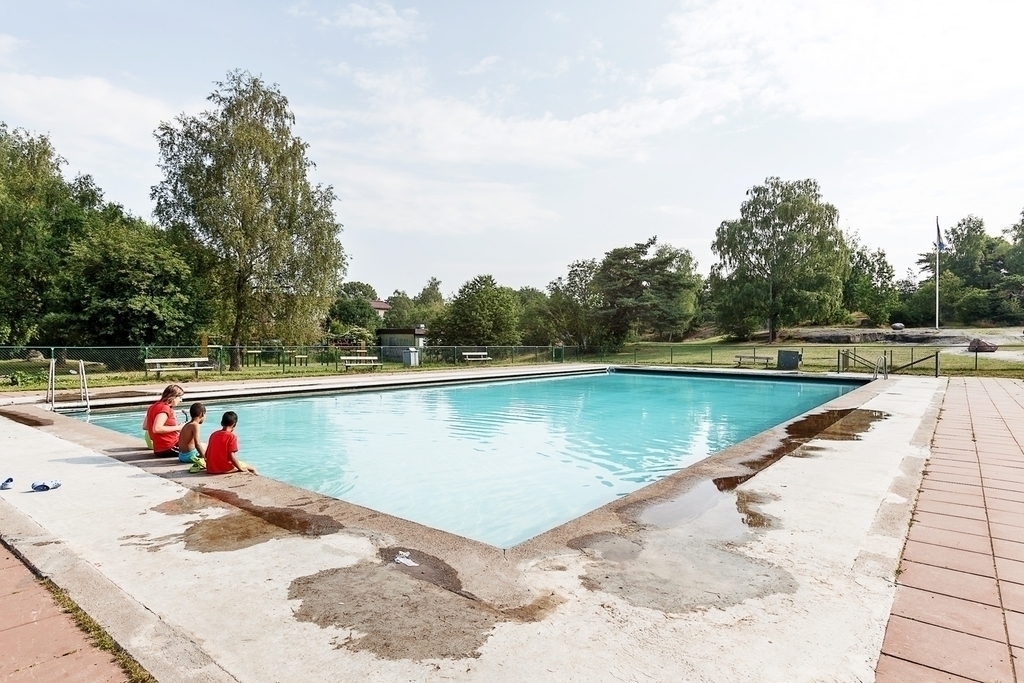 Nytorpsbadet, a public and free swimming pool, 10 minutes walk 