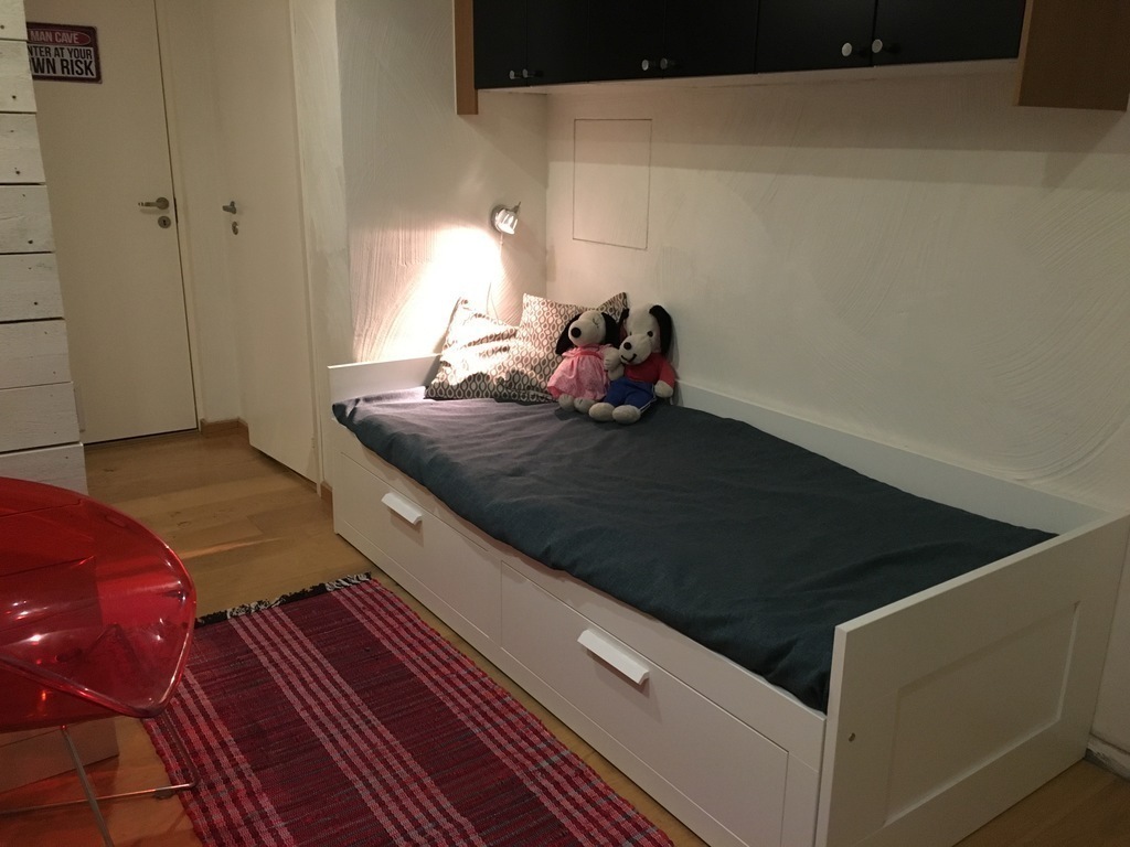 Guestroom, downstairs. Possible to make two beds from pull-out-bed