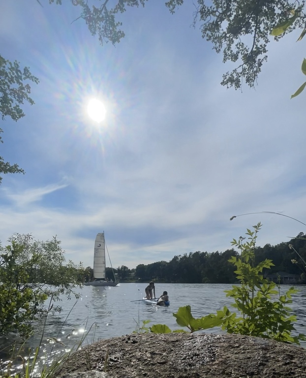 Our island - Stora Essingen: Kids playing at one of the many swimming spots around the island