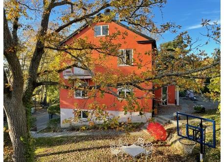 The house at fall/autumn