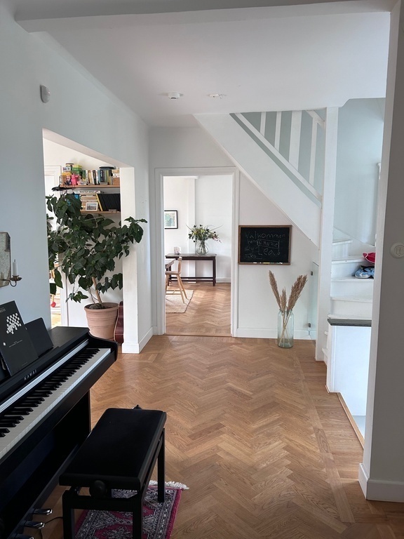 Main floor (second): Piano corner towards kichen