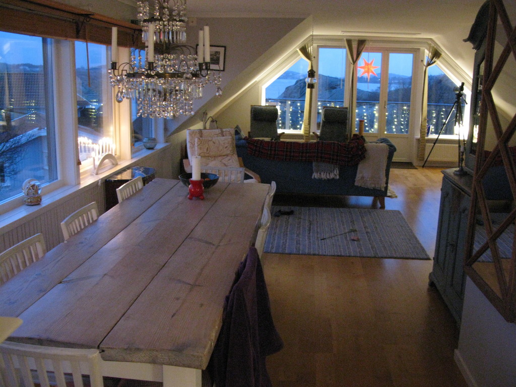 Dinner table, view towards living room area
