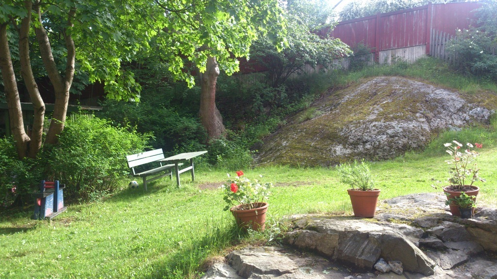 We have many sofas, chairs and tables in the garden so you can move, sit in the sun or the shadow.