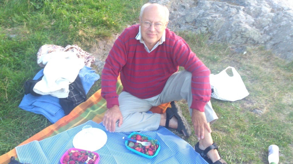 We often go to the lake Mälaren and take pic-nic with us after work in the summer time..