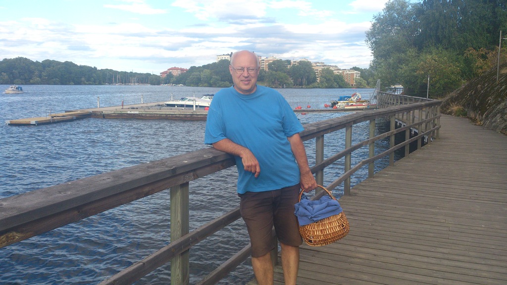 Jan walking around the Mälaren, its free around Mälaren and you can walk for hours.