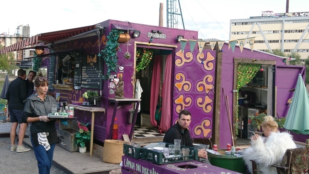 Take a walk by the lake Mälaren. To "Cul de Saque", have coffe, food or wine. You can also book sauna and swim in the lake!