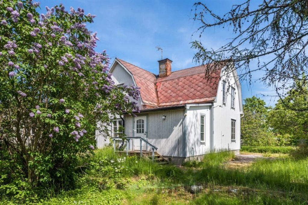 The house seen from the garden