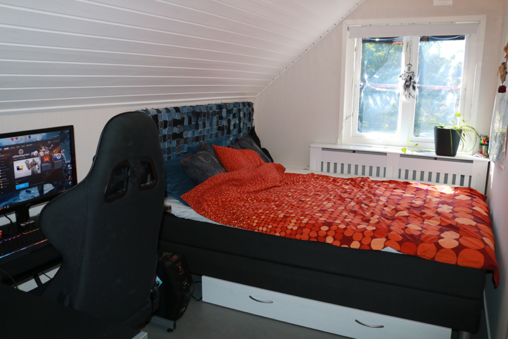 Childrens' room upstairs.