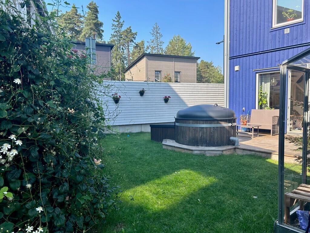 Our small and cosy garden with barbecue 