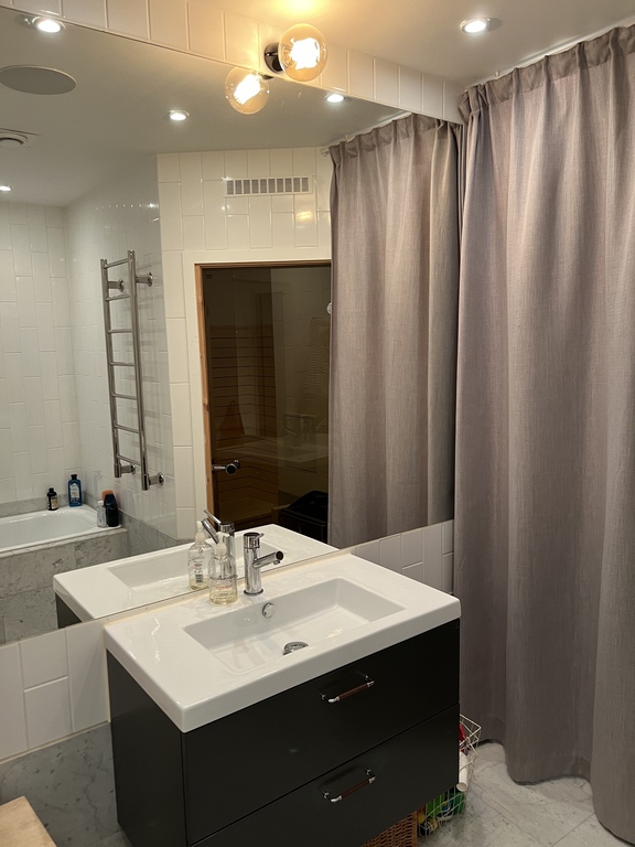 Bathroom 2 with washing machine and dryer