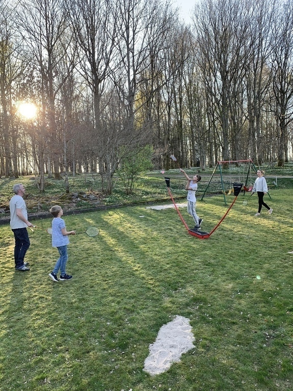 Familyfun in the garden, badminton
