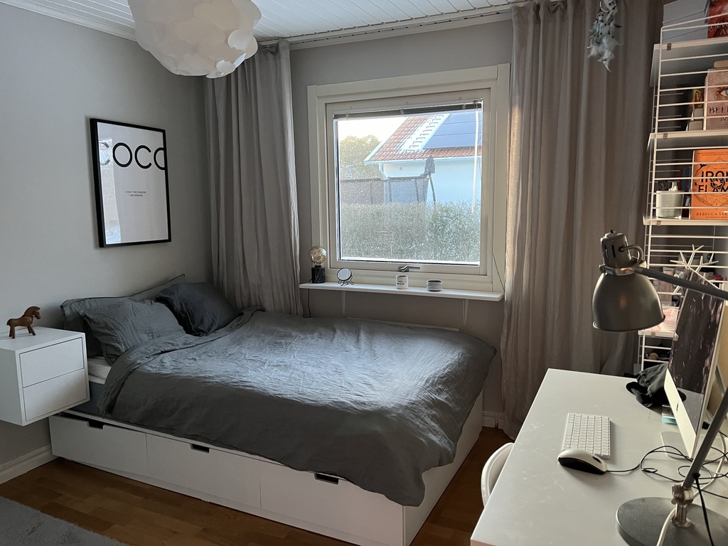 Bedroom for one with 120 cm bed, desk, wardrobes etc