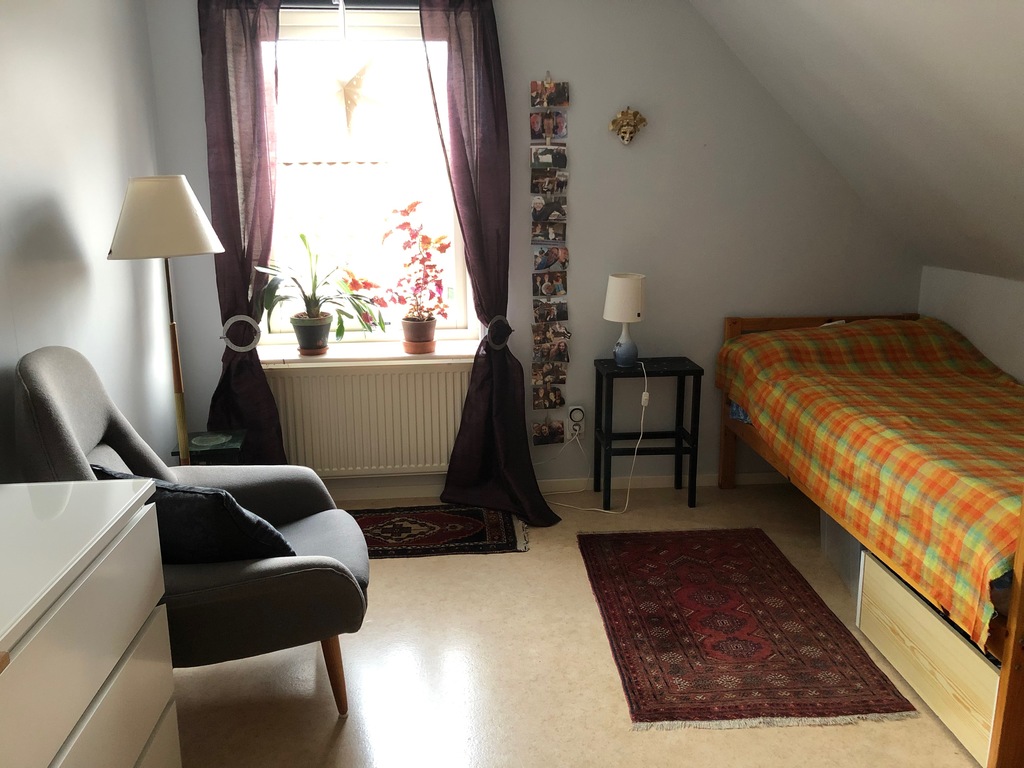 Second smaller bedroom