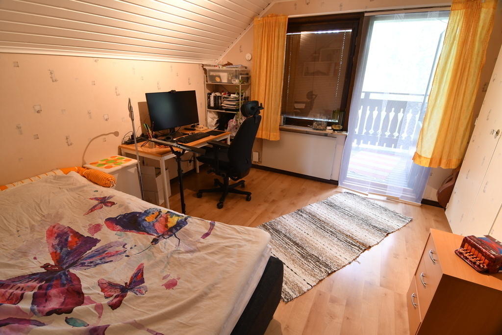 USB-C connected screen, keybord, mouse can be used