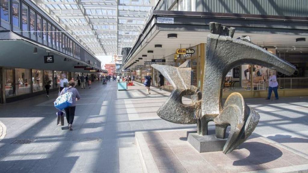 Vällingby - our closest small suburbian city center with some shops and restaurants.