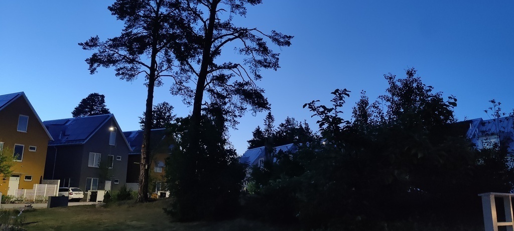 01:00 in June. This is as dark as it gets in Stockholm. 