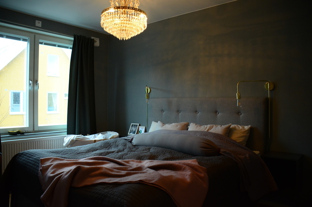 Master bed room with king sized bed